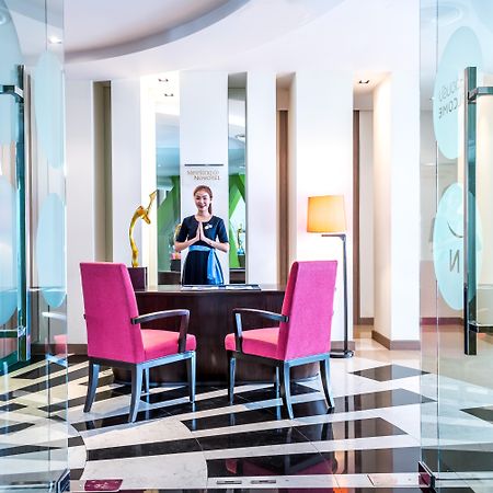 Hilton Garden Inn Bangkok Silom Kültér fotó