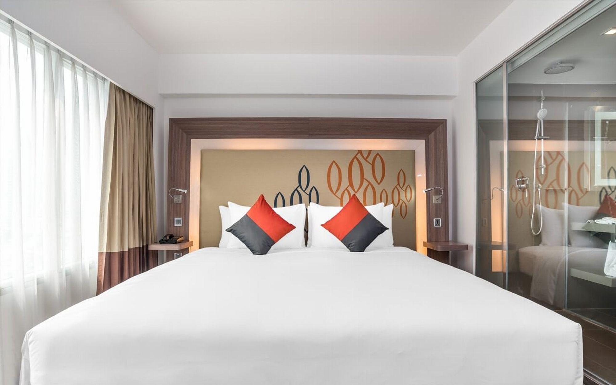 Hilton Garden Inn Bangkok Silom Kültér fotó