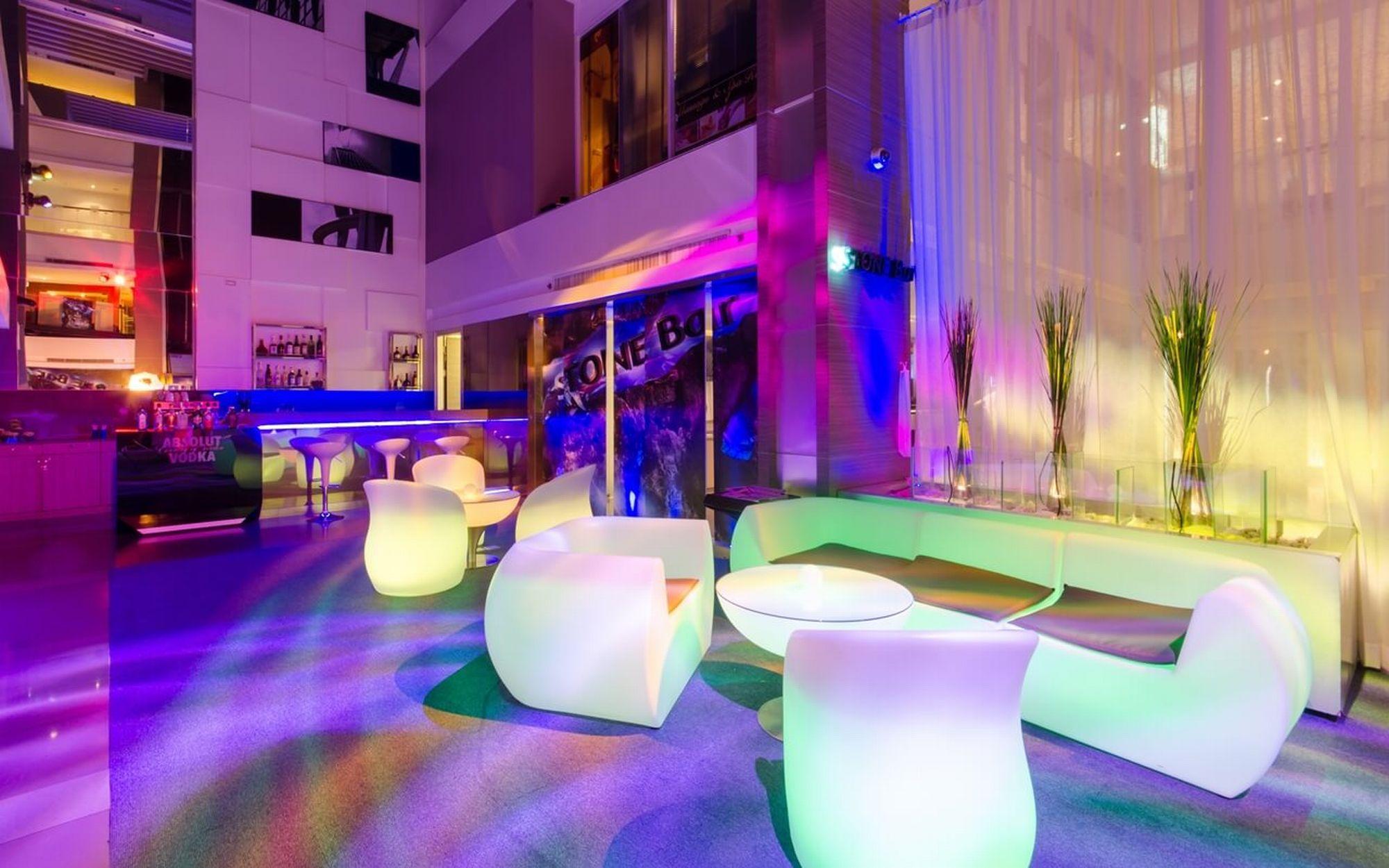 Hilton Garden Inn Bangkok Silom Kültér fotó