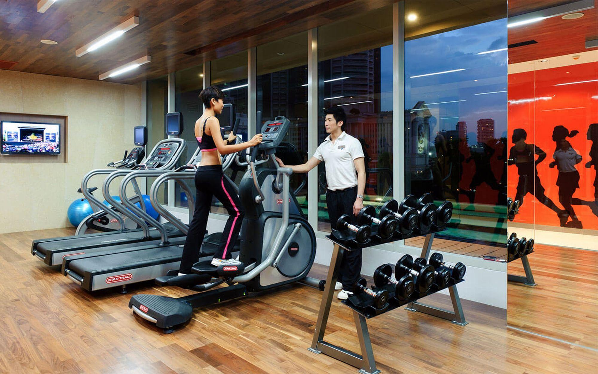Hilton Garden Inn Bangkok Silom Kültér fotó