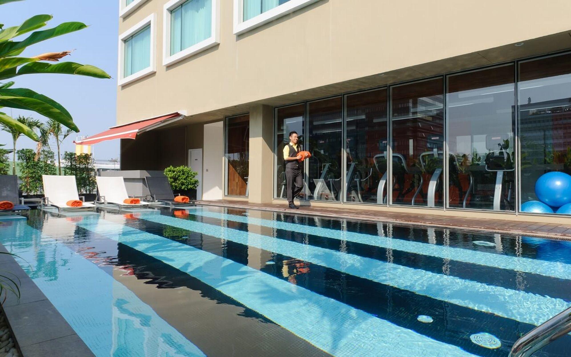 Hilton Garden Inn Bangkok Silom Kültér fotó