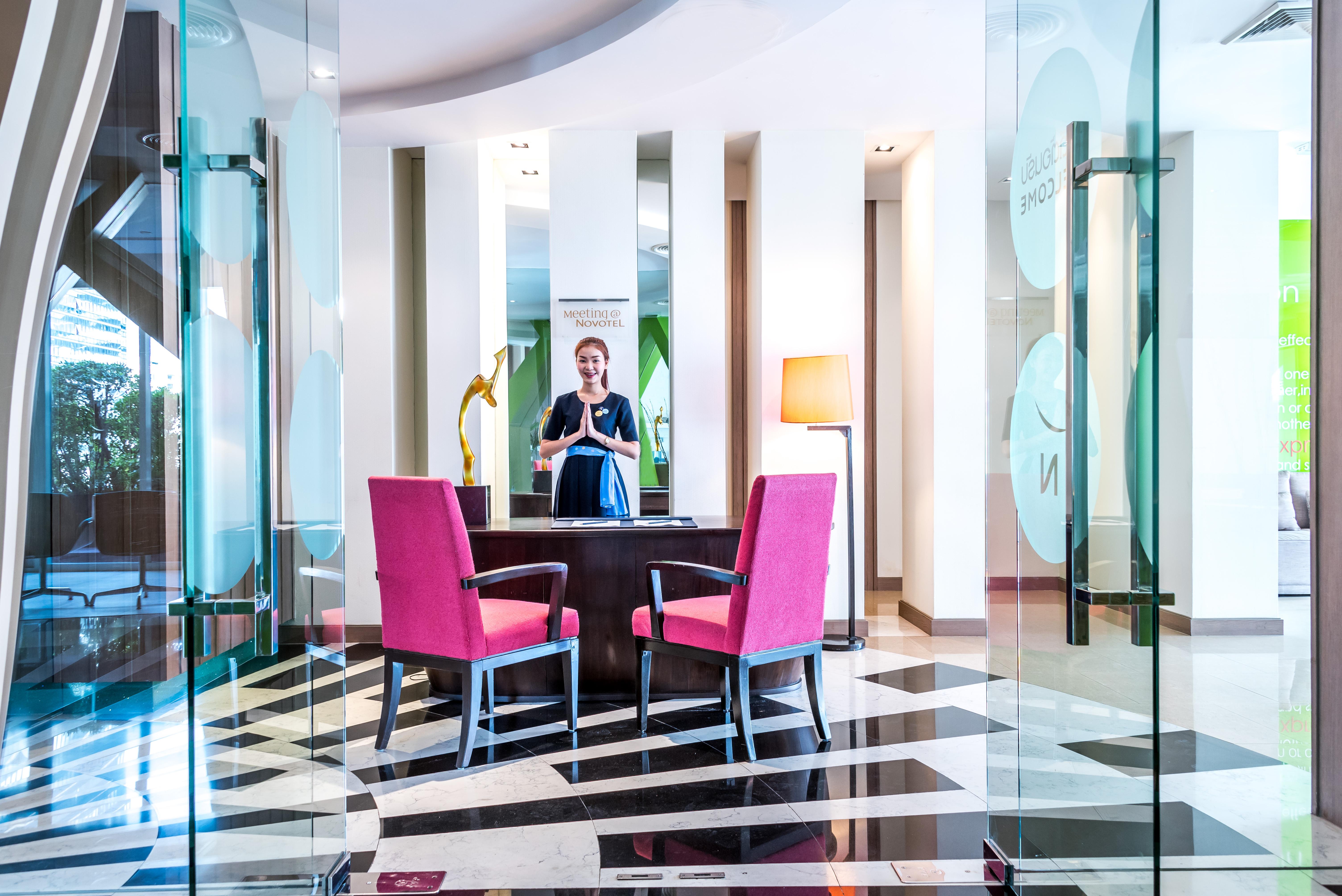 Hilton Garden Inn Bangkok Silom Kültér fotó