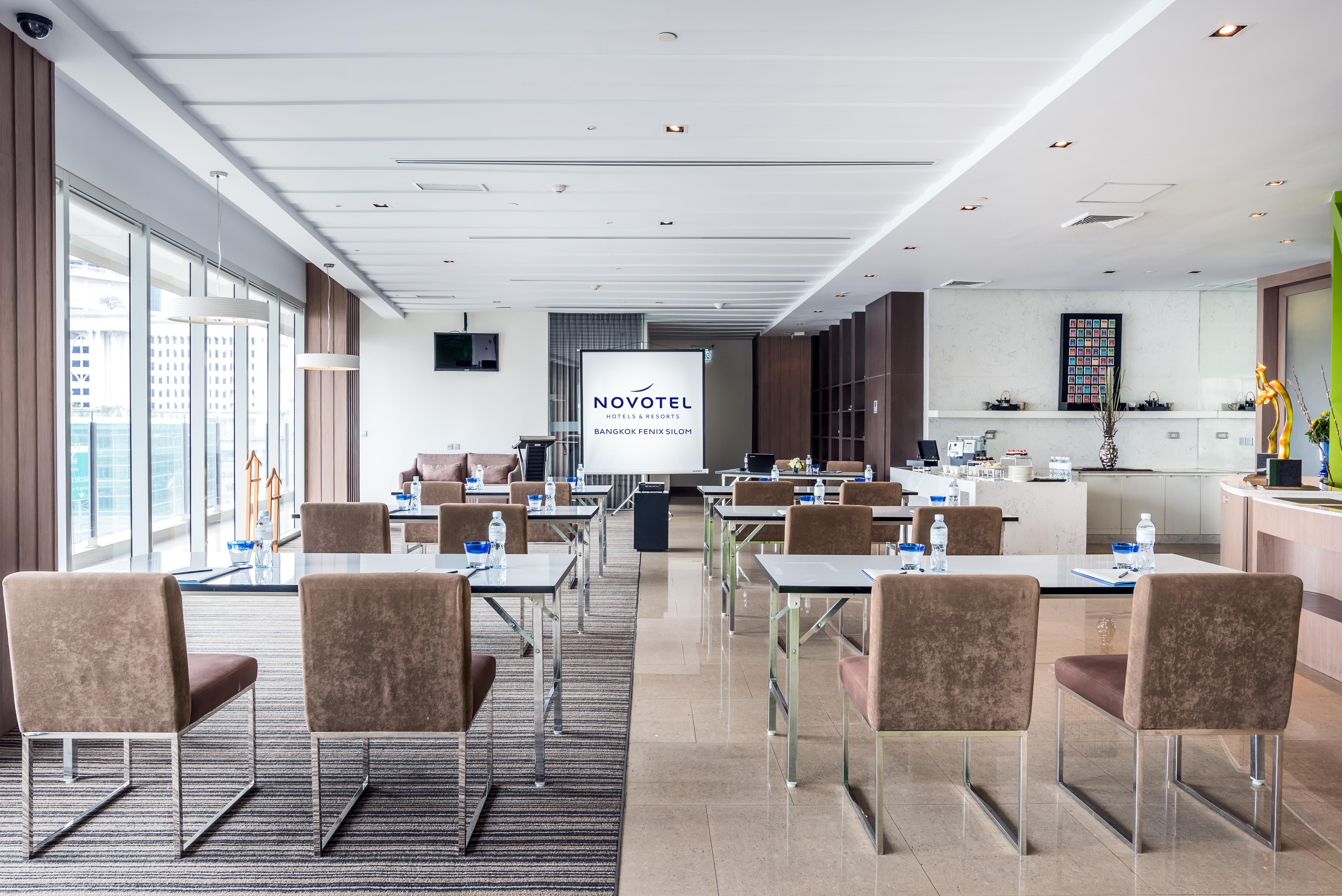 Hilton Garden Inn Bangkok Silom Kültér fotó