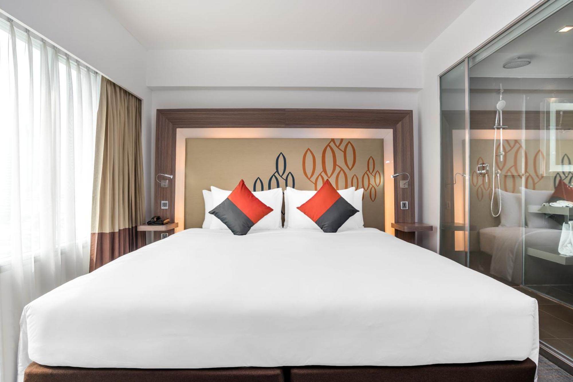 Hilton Garden Inn Bangkok Silom Kültér fotó