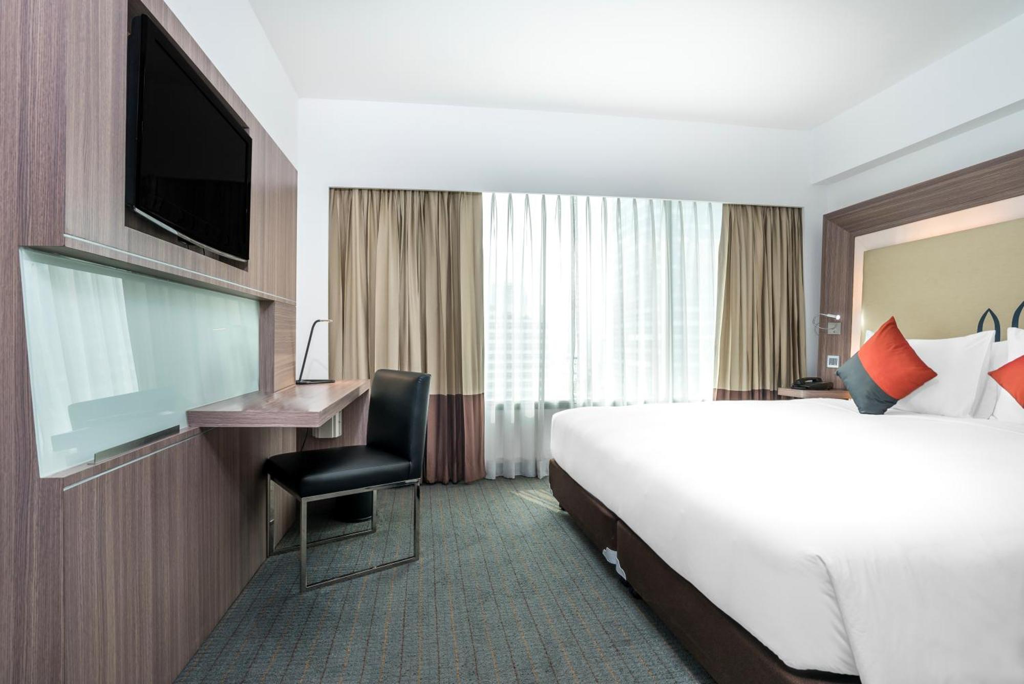 Hilton Garden Inn Bangkok Silom Kültér fotó