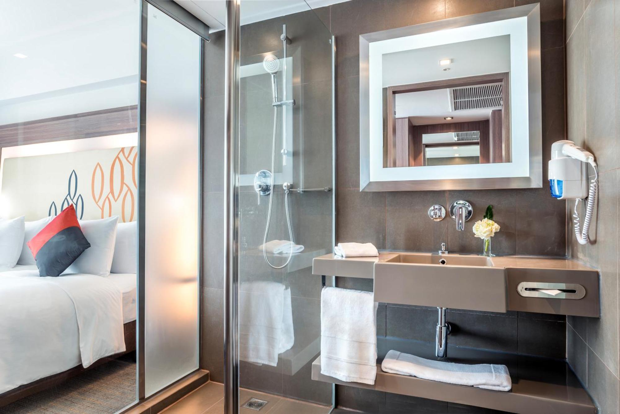 Hilton Garden Inn Bangkok Silom Kültér fotó