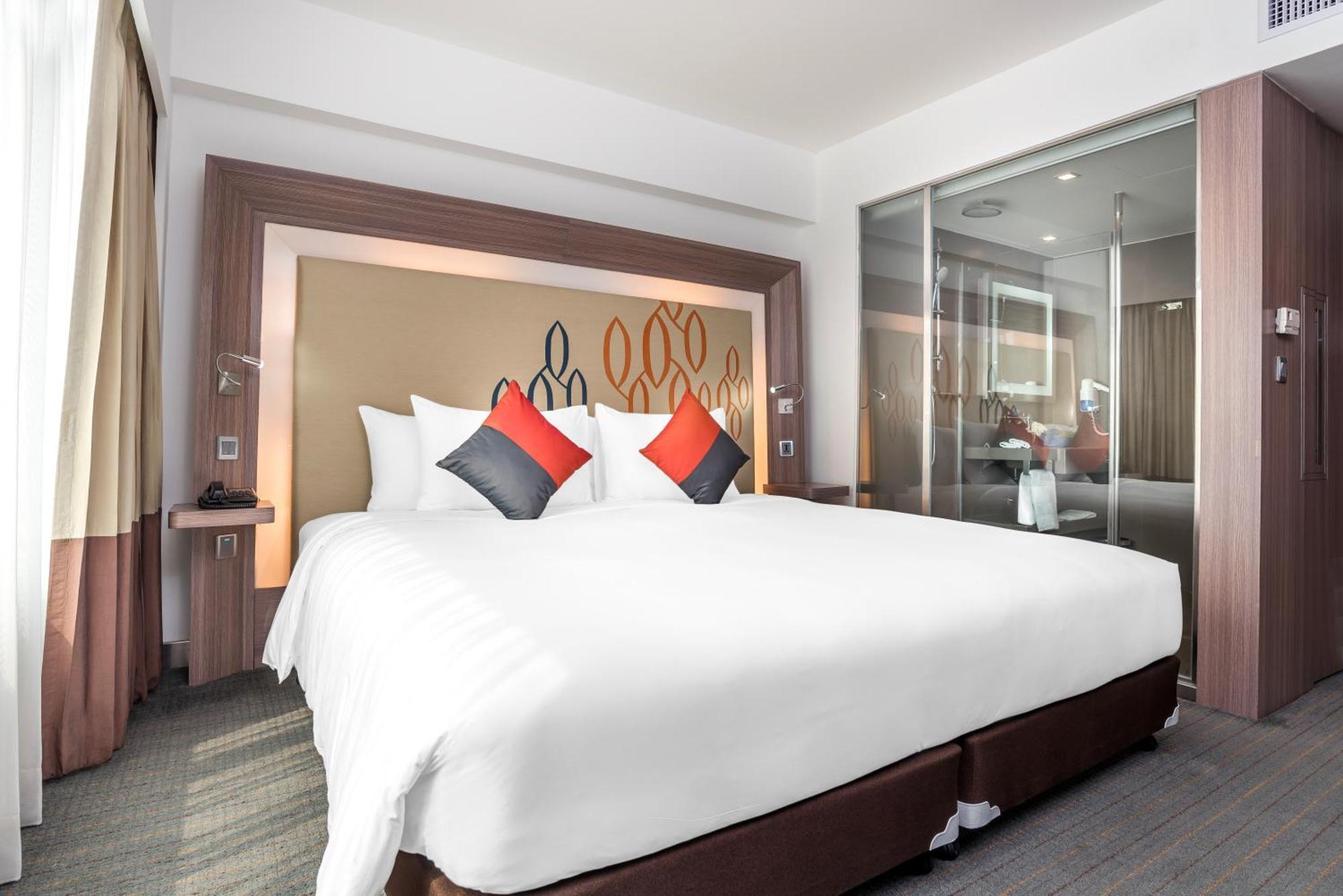 Hilton Garden Inn Bangkok Silom Kültér fotó