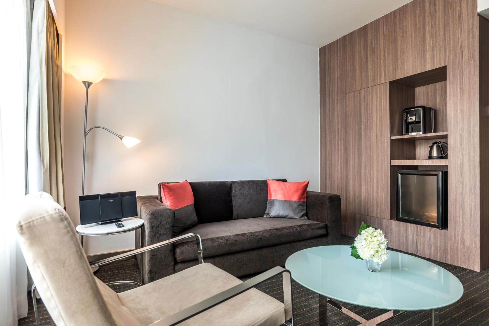 Hilton Garden Inn Bangkok Silom Kültér fotó