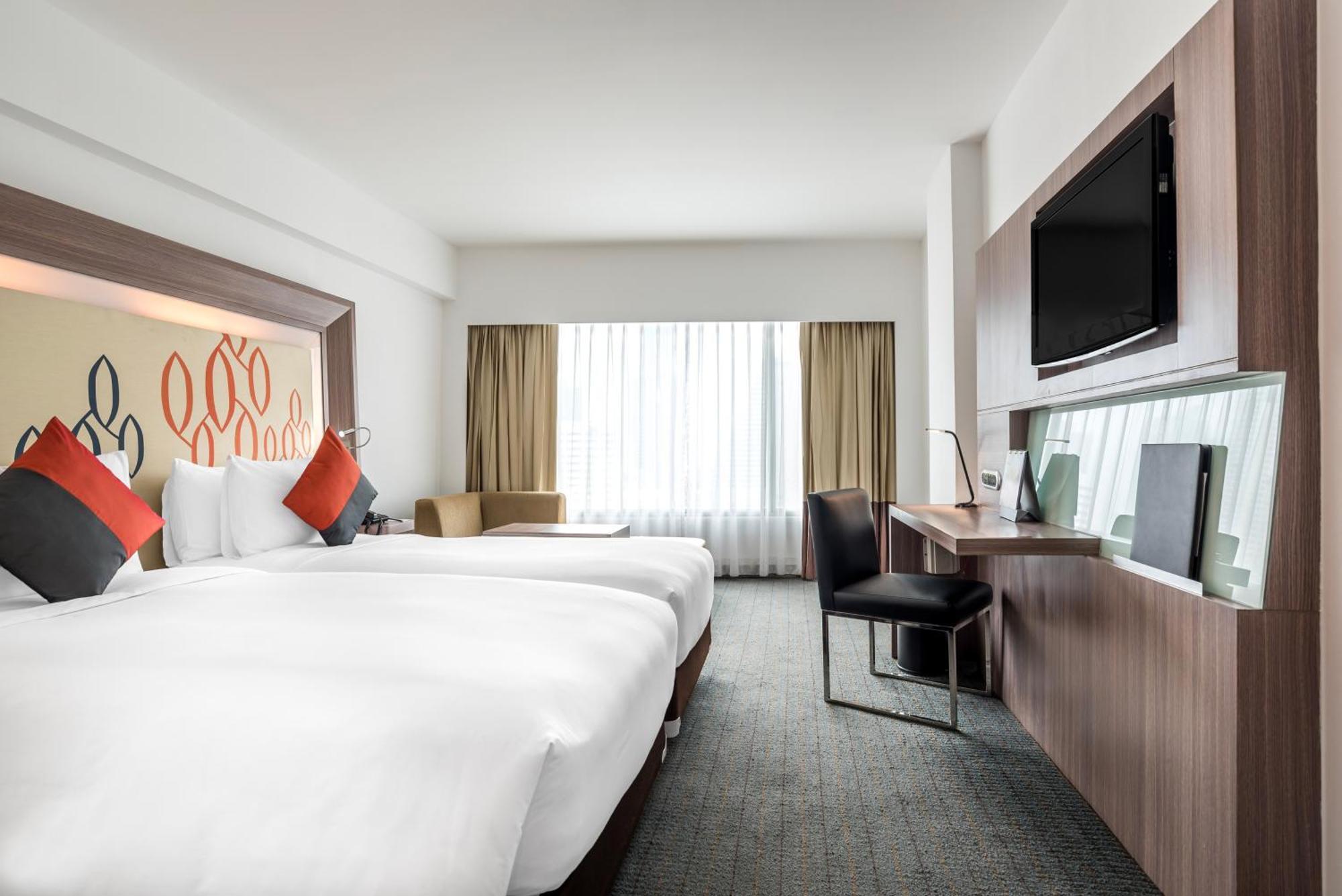 Hilton Garden Inn Bangkok Silom Kültér fotó