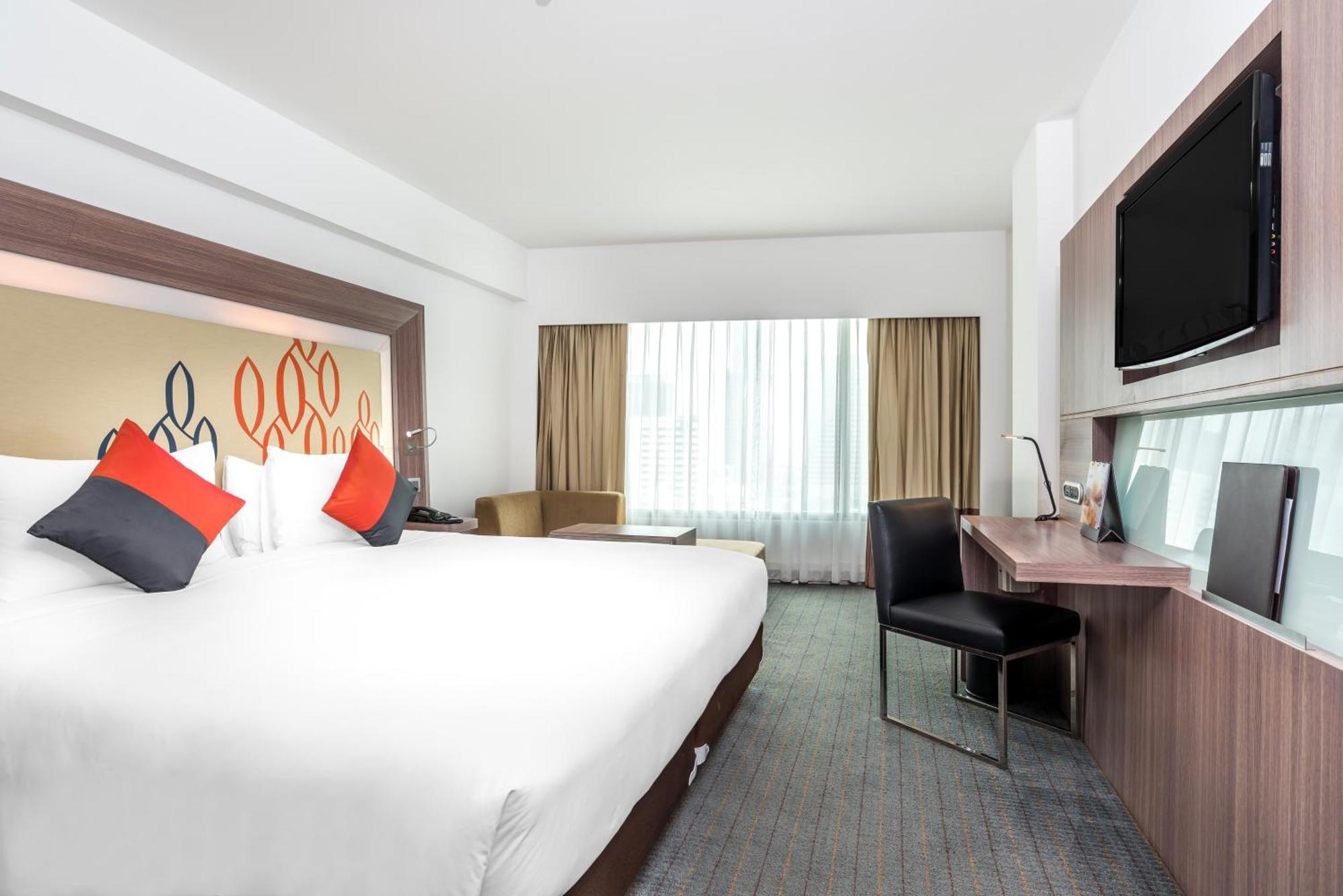 Hilton Garden Inn Bangkok Silom Kültér fotó