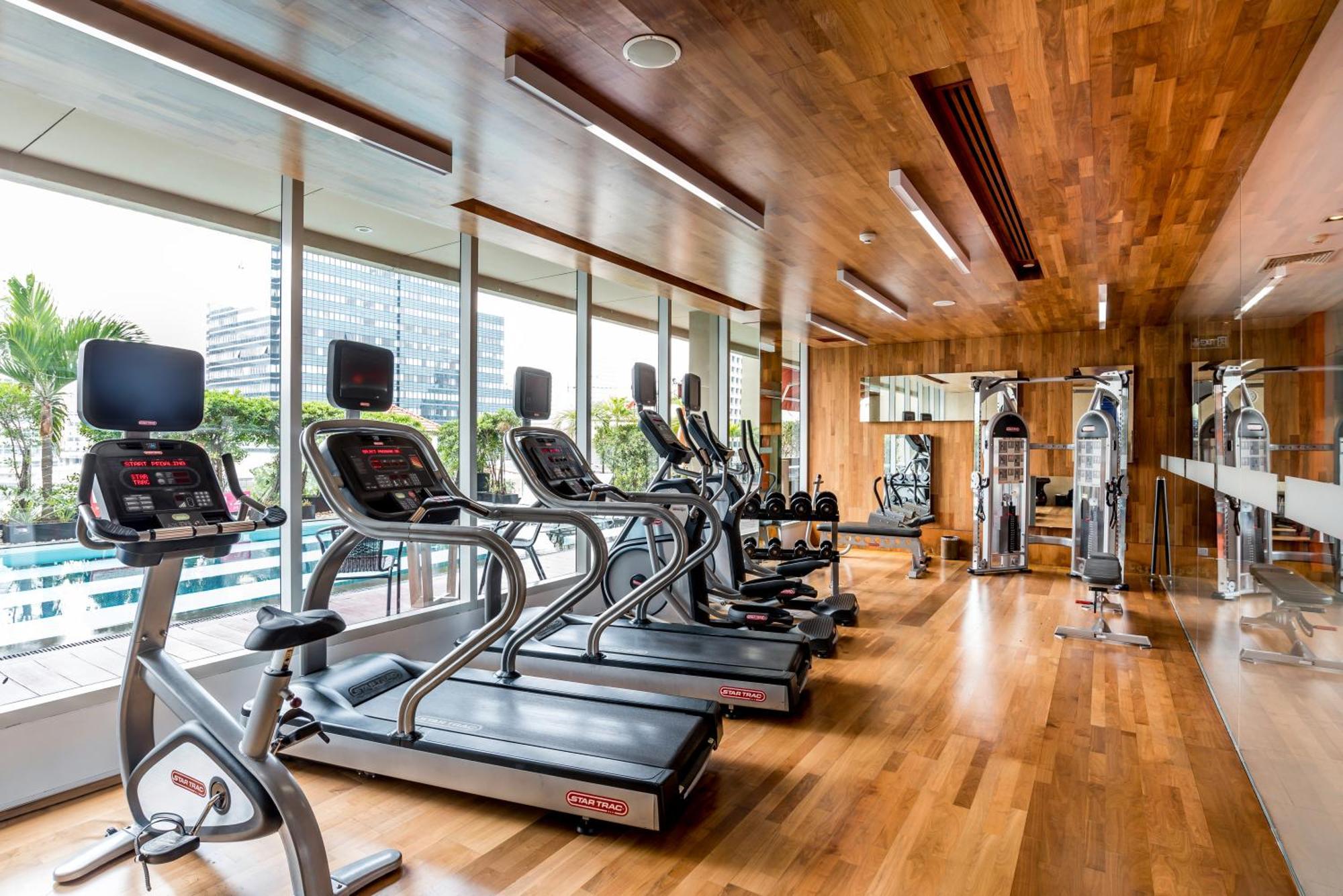 Hilton Garden Inn Bangkok Silom Kültér fotó