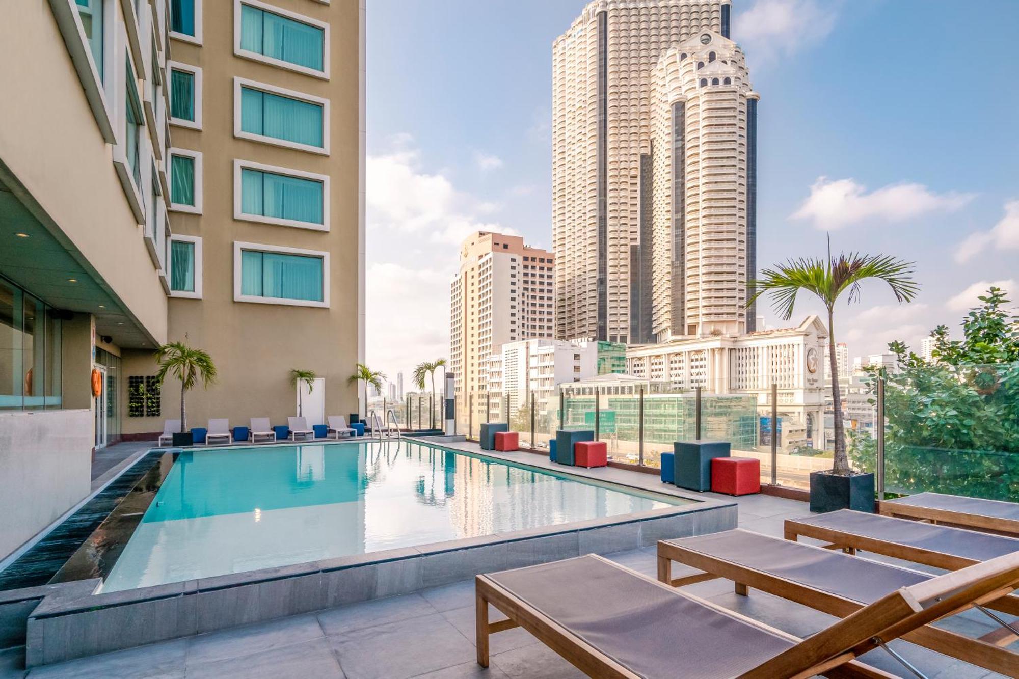 Hilton Garden Inn Bangkok Silom Kültér fotó