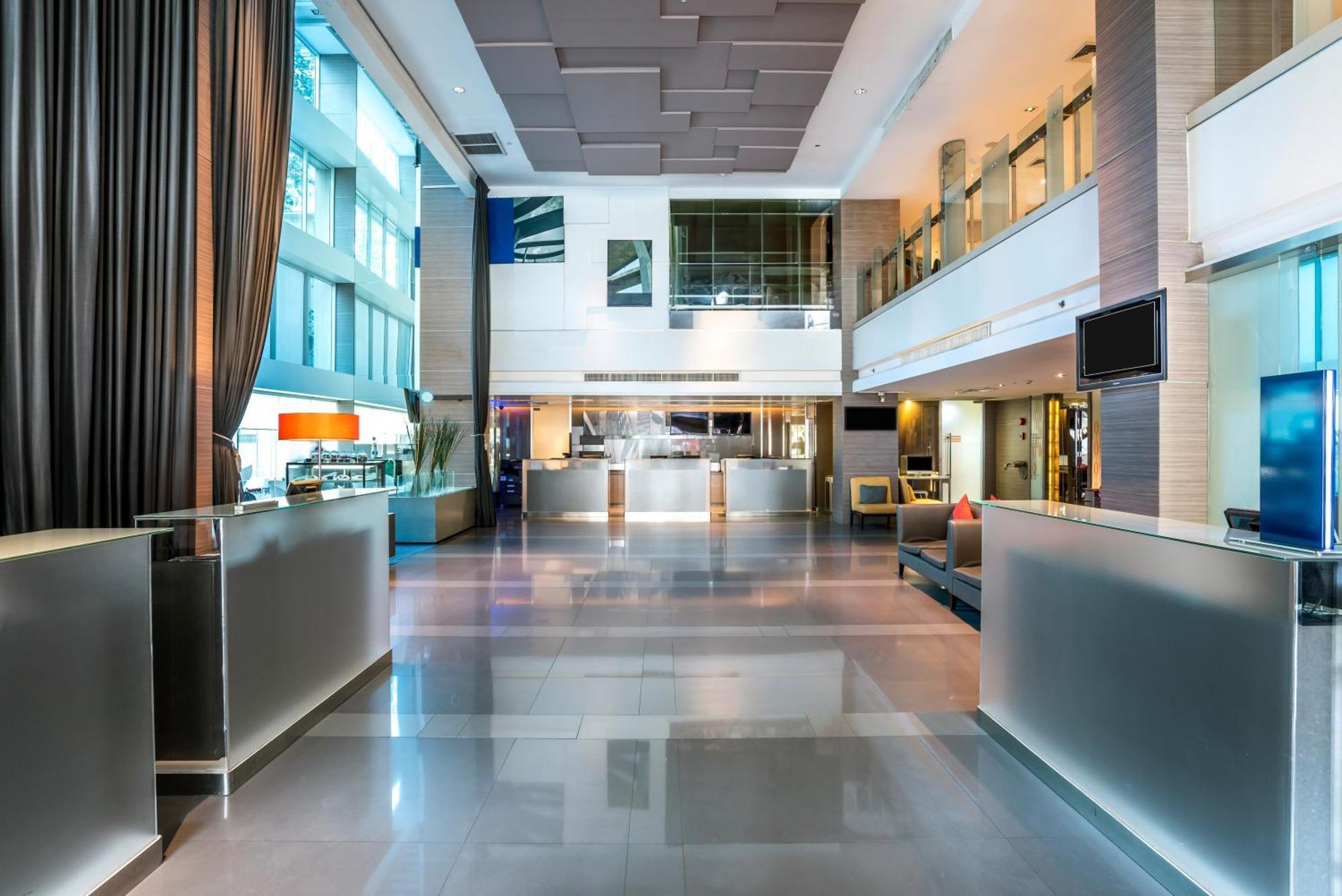 Hilton Garden Inn Bangkok Silom Kültér fotó