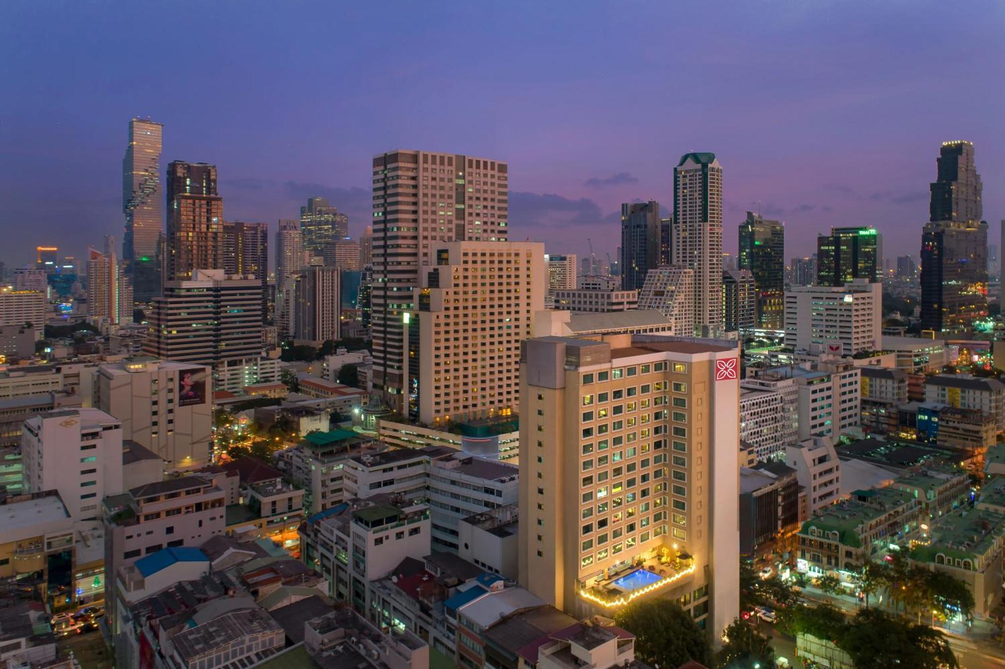 Hilton Garden Inn Bangkok Silom Kültér fotó