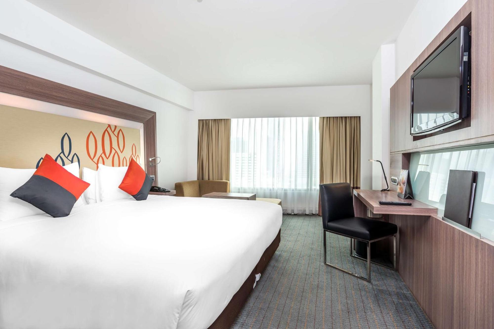 Hilton Garden Inn Bangkok Silom Kültér fotó