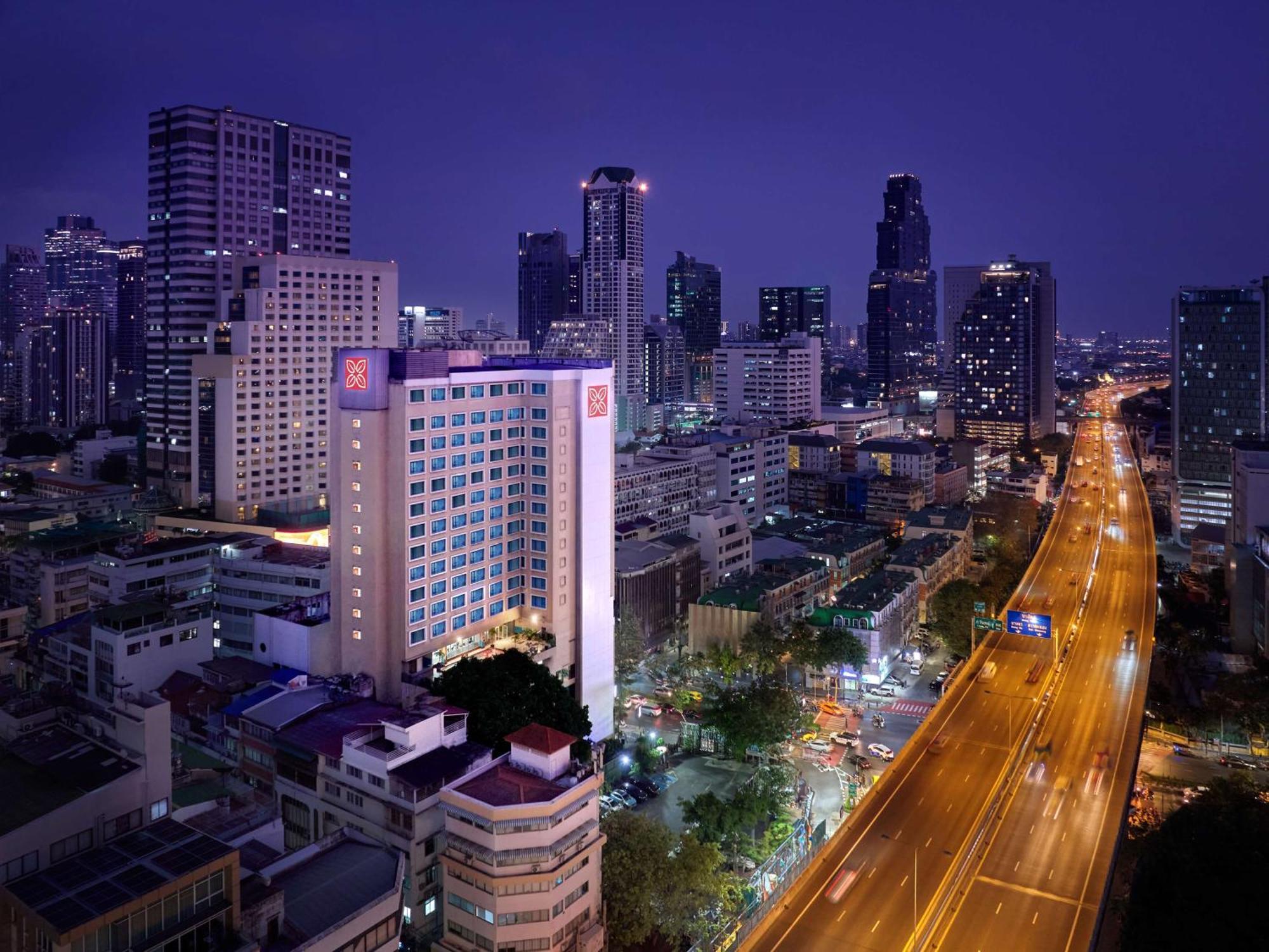 Hilton Garden Inn Bangkok Silom Kültér fotó