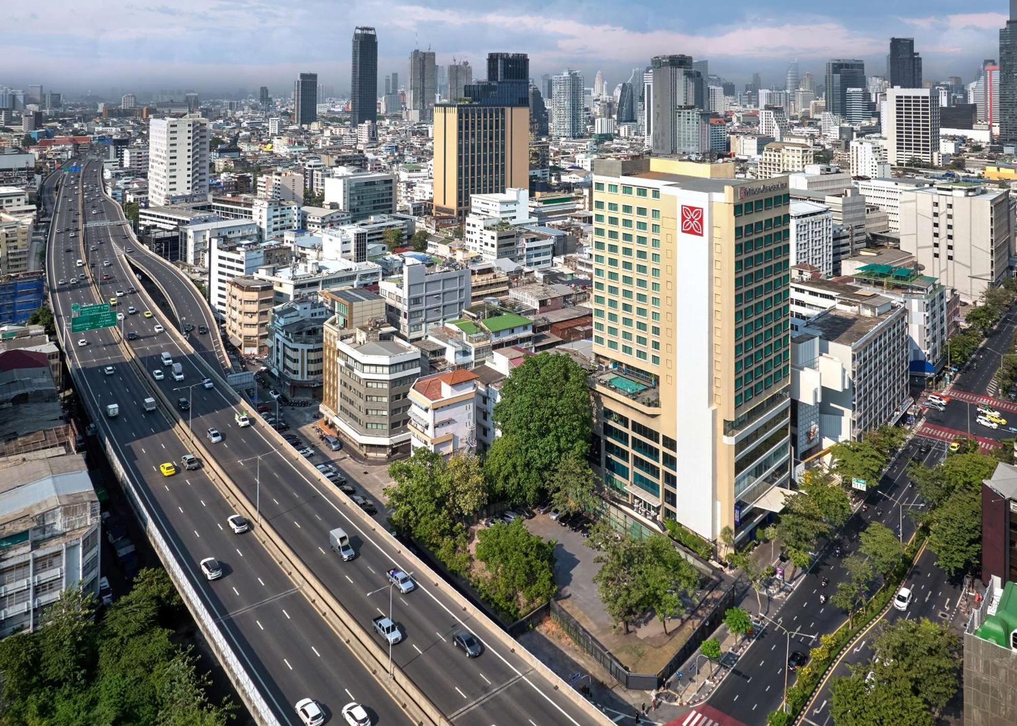 Hilton Garden Inn Bangkok Silom Kültér fotó