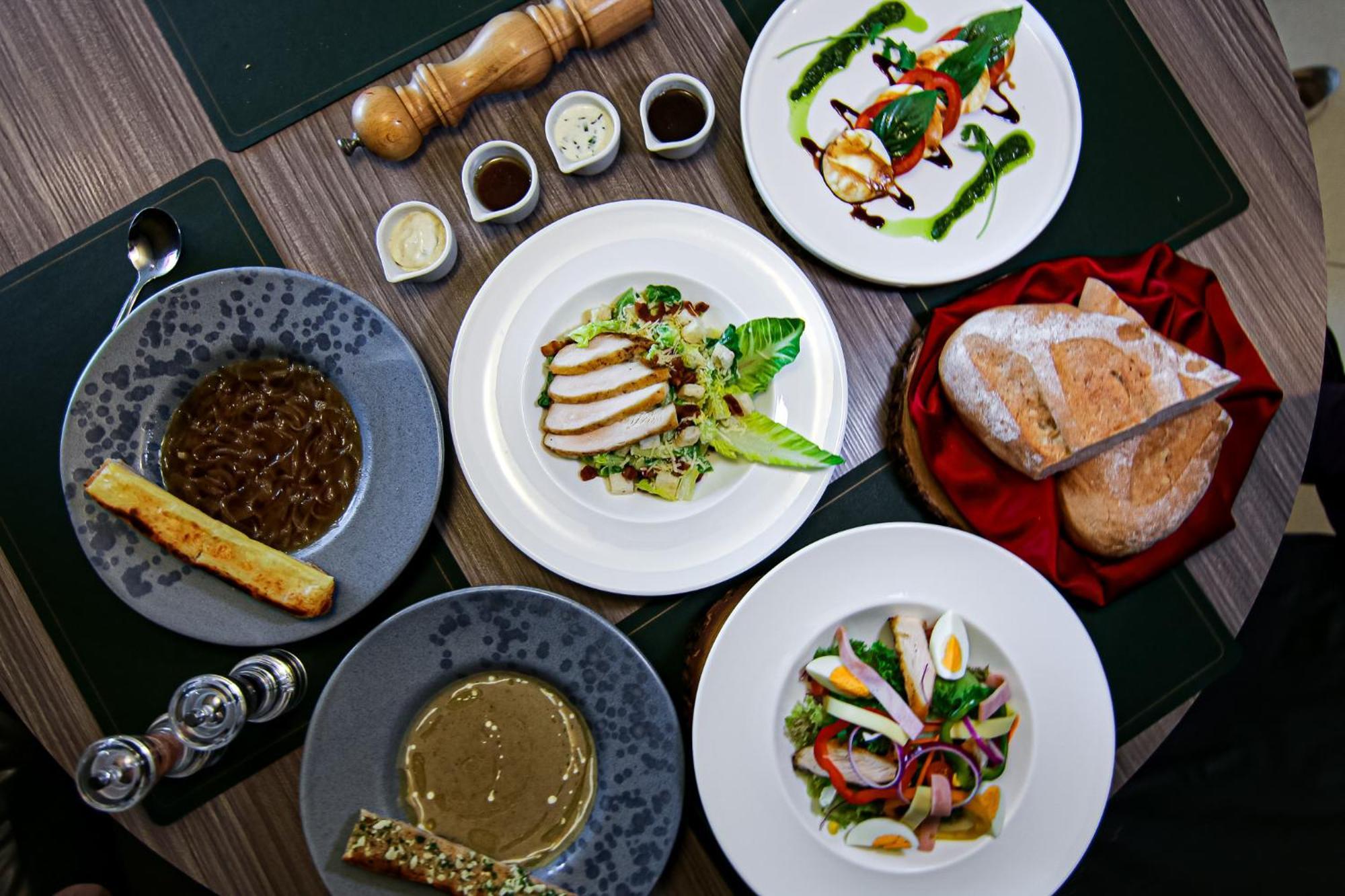 Hilton Garden Inn Bangkok Silom Kültér fotó