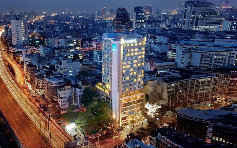 Hilton Garden Inn Bangkok Silom Kültér fotó