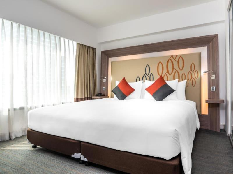 Hilton Garden Inn Bangkok Silom Kültér fotó