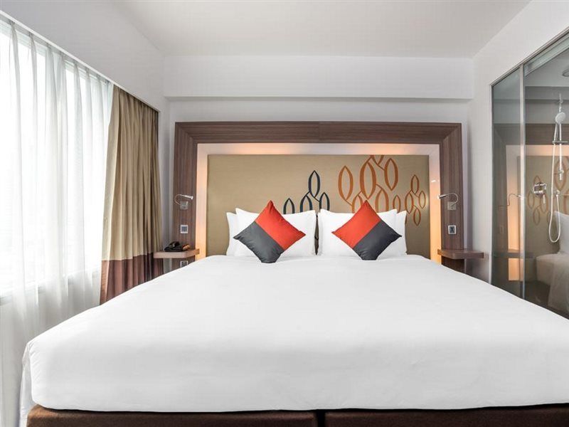 Hilton Garden Inn Bangkok Silom Kültér fotó
