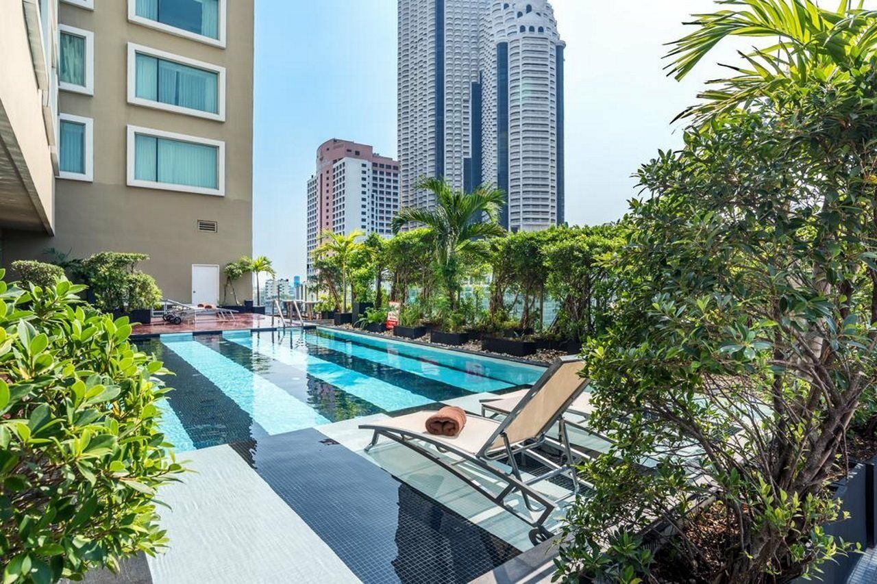 Hilton Garden Inn Bangkok Silom Kültér fotó