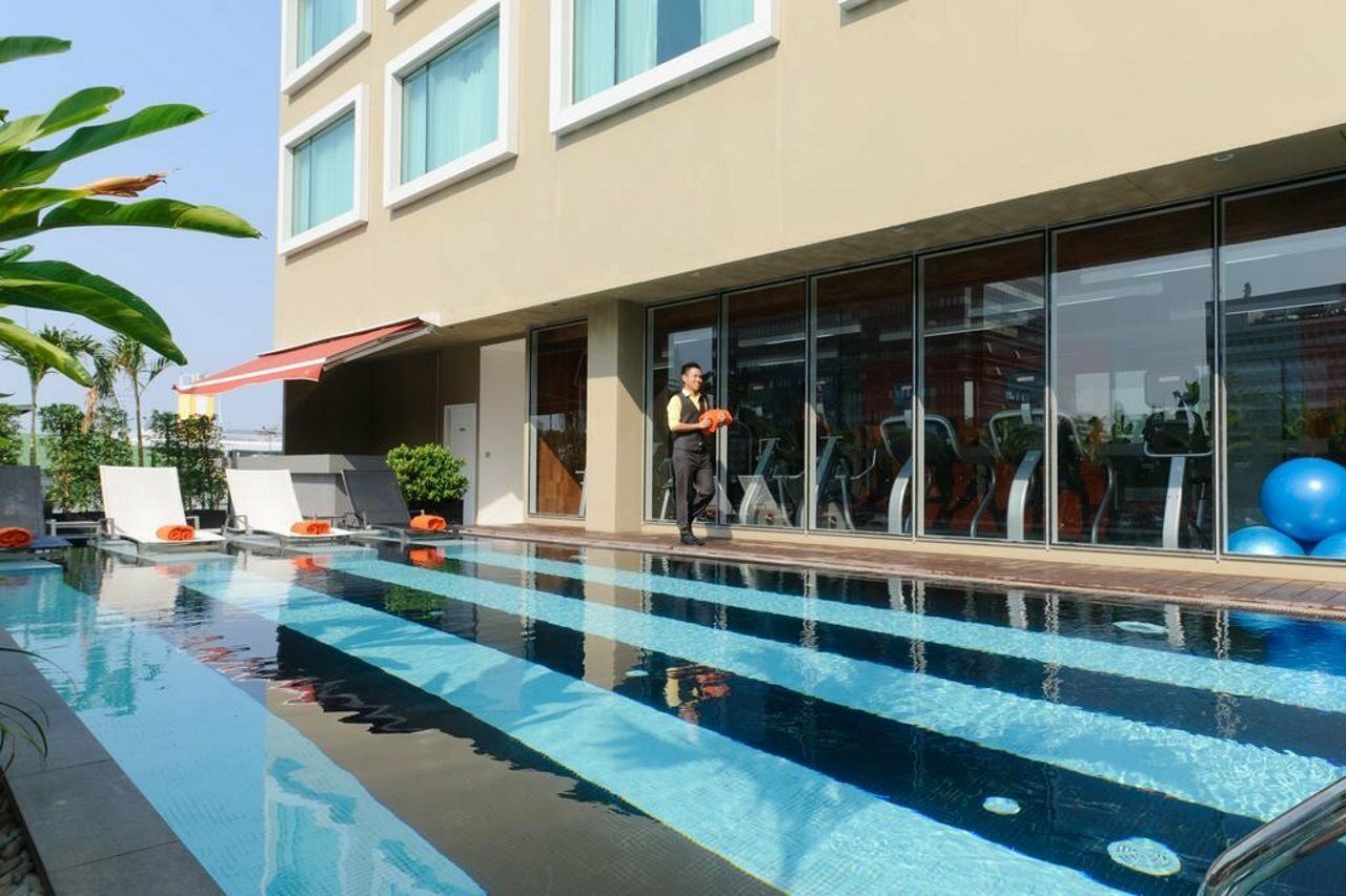 Hilton Garden Inn Bangkok Silom Kültér fotó
