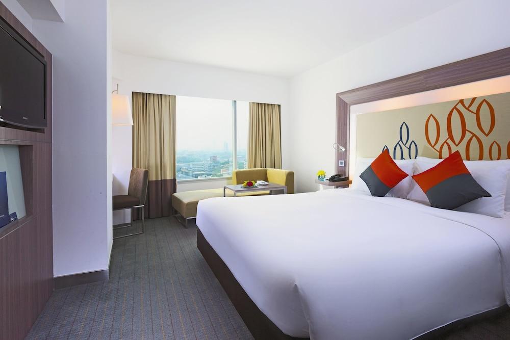 Hilton Garden Inn Bangkok Silom Kültér fotó