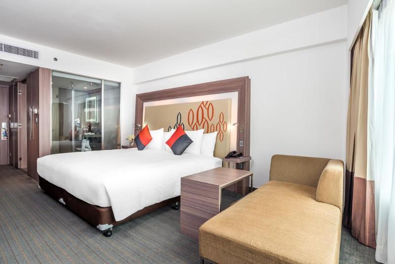 Hilton Garden Inn Bangkok Silom Kültér fotó